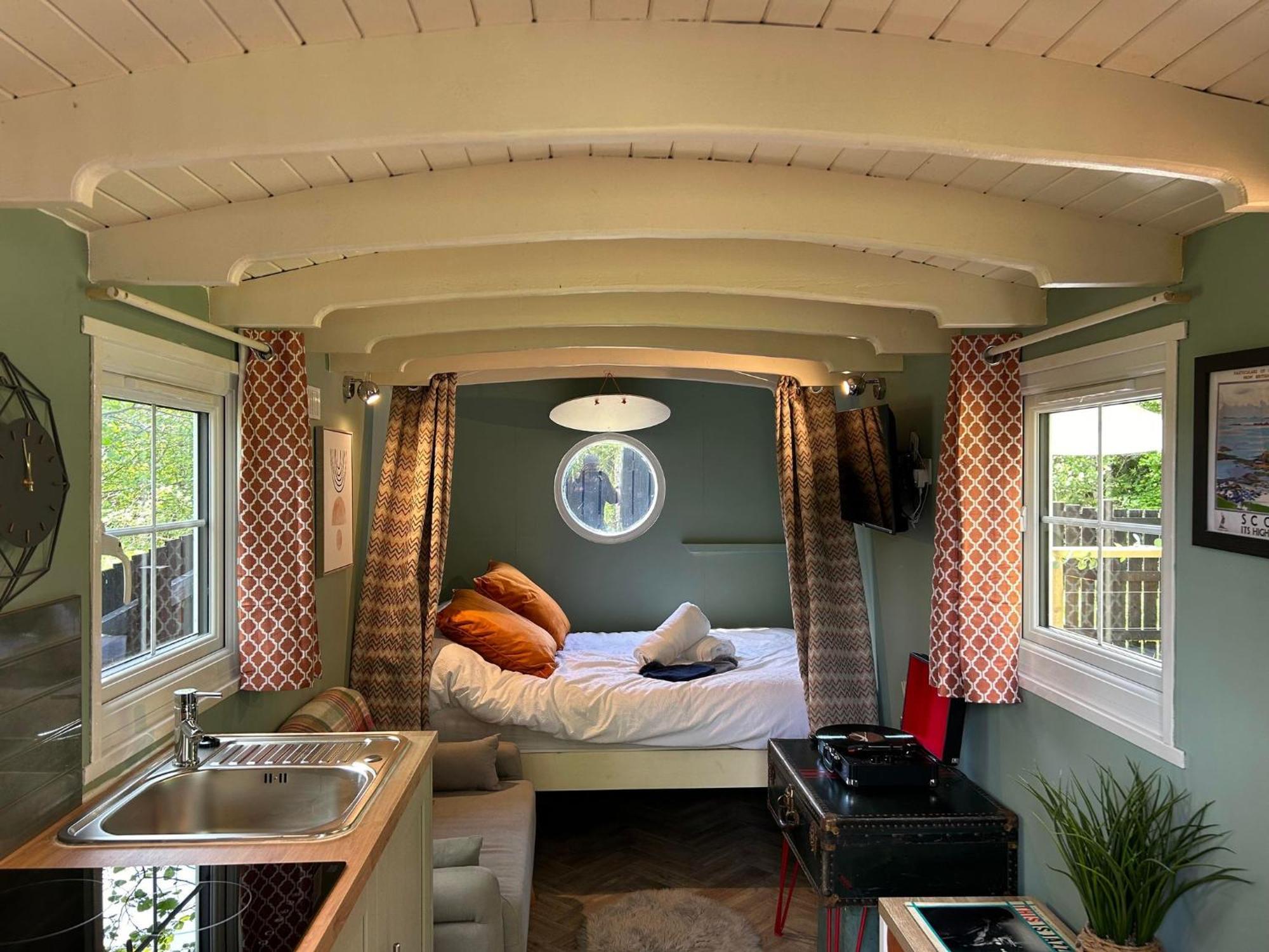 Appin Holiday Homes -Caravans, Lodges, Shepherds Hut And Train Carriage Stays Zewnętrze zdjęcie