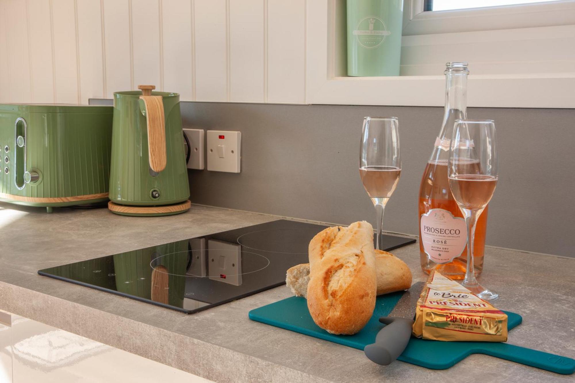 Appin Holiday Homes -Caravans, Lodges, Shepherds Hut And Train Carriage Stays Zewnętrze zdjęcie